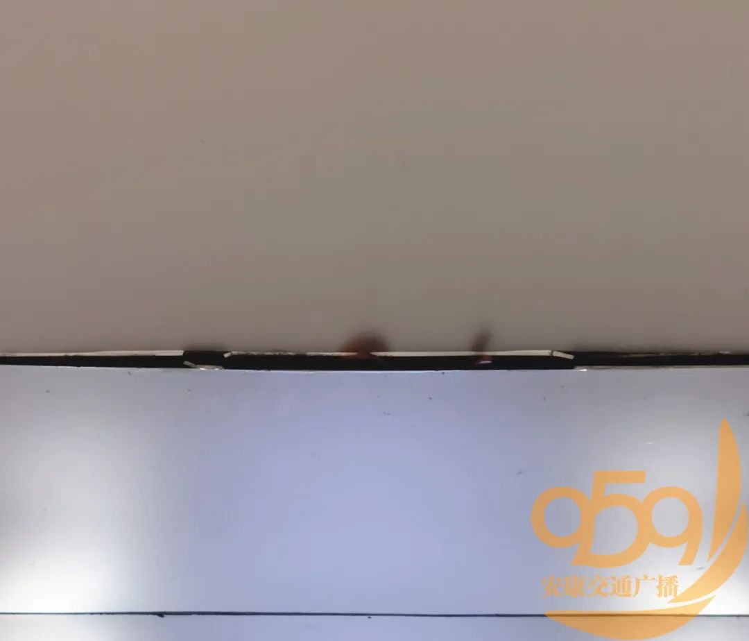 DƬ